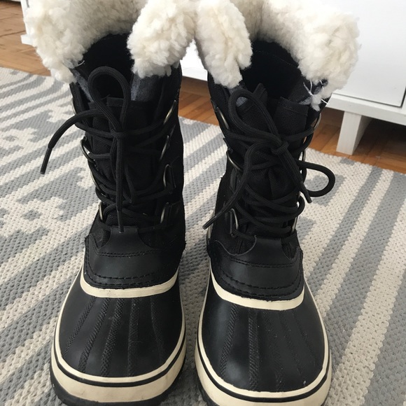 sorel boots black and white